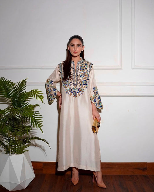 Aleena Khan Aleenah white ensemble featuring a delicately embroidered shirt with intricate motifs, paired with beautifully tailored trousers and a gracefully flowing dupatta, perfect for formal occasions and festive celebrations.